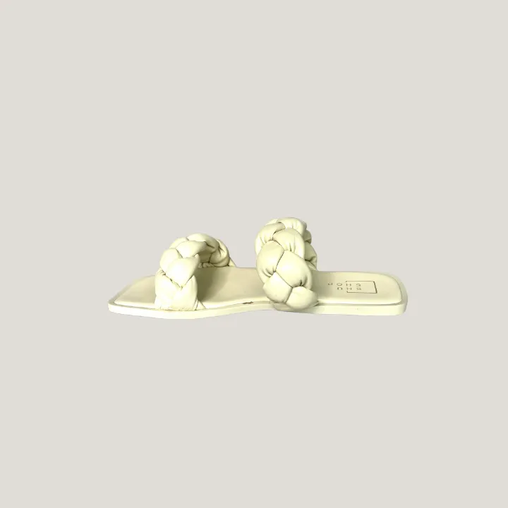 Daria Sandal