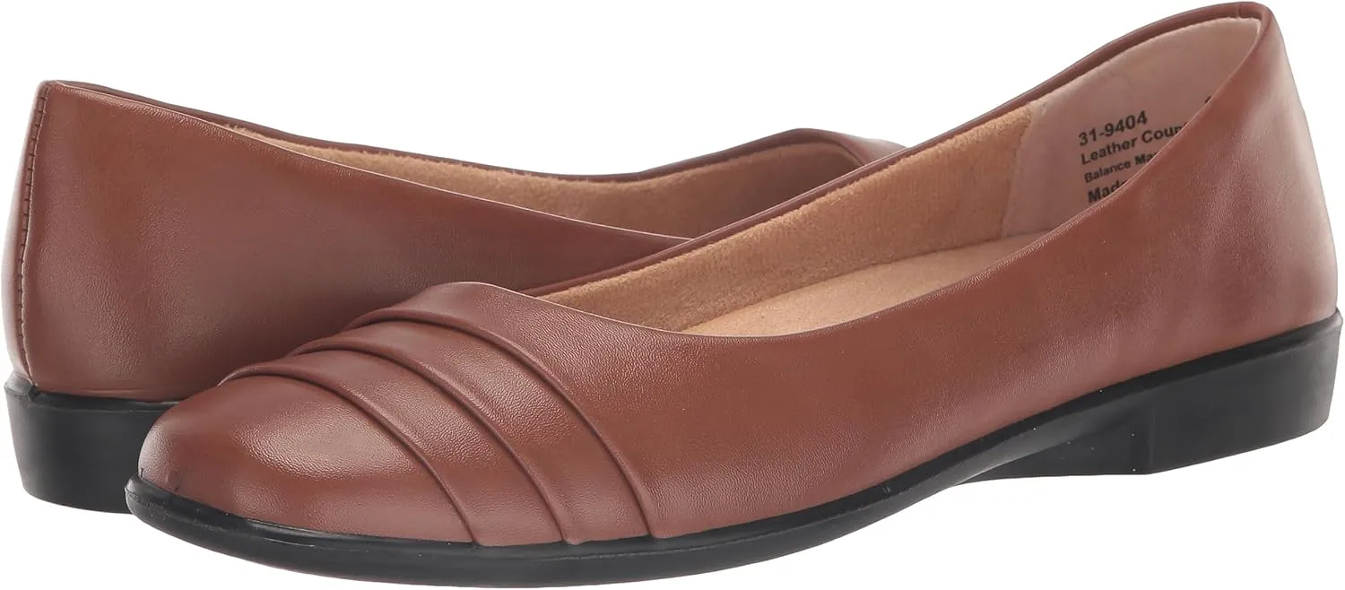 Easy Street Women's Hayes Sneaker