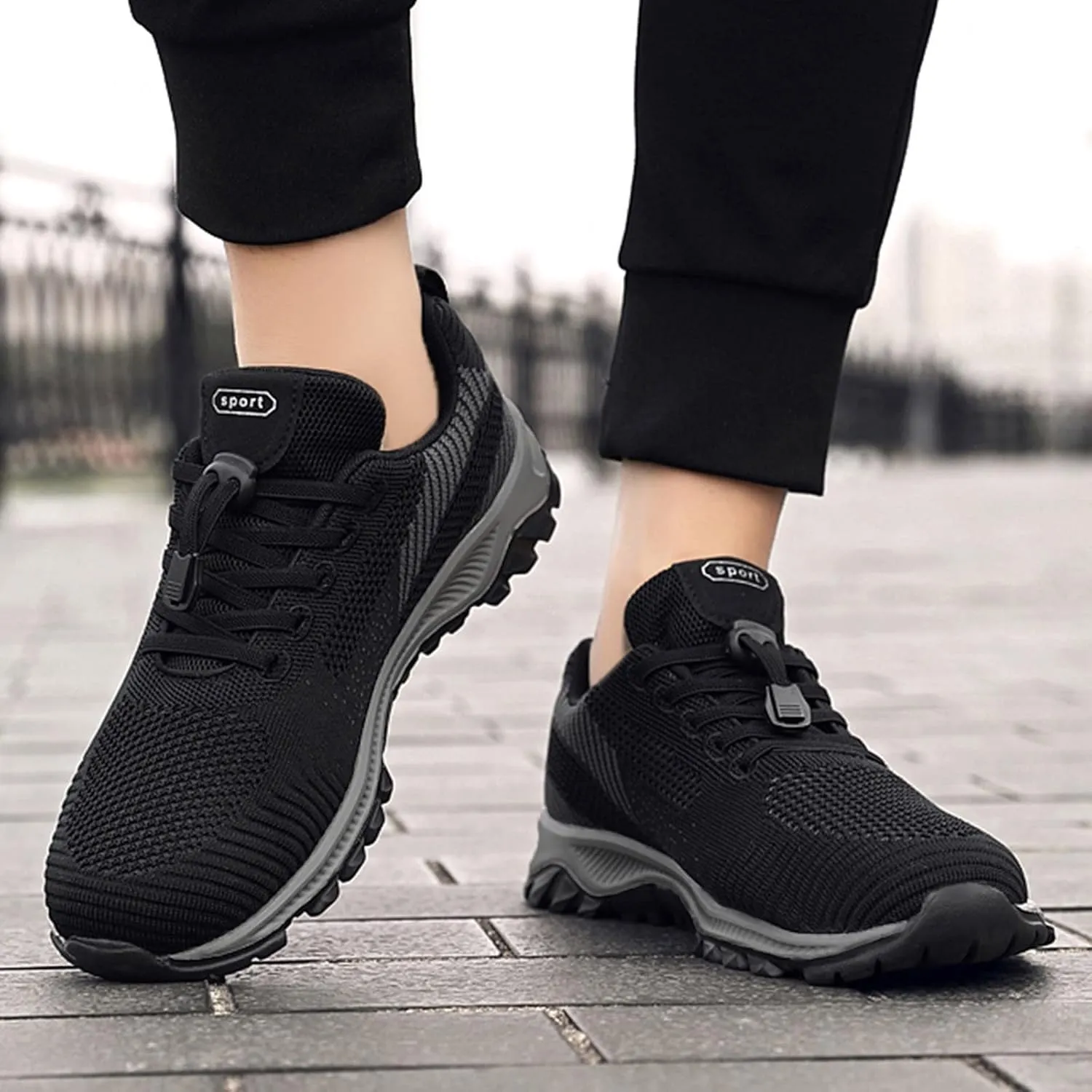 Fashion Summer and Casual Men Sports Shoes Non Slip Mesh Breathable Solid Color Comfortable Sneaker for Men
